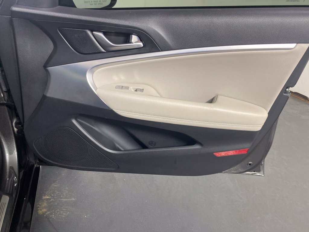 Used 2023 Genesis G70 2.0T AWD/4WD image 30