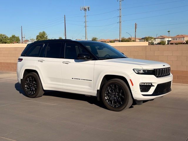 Used 2024 Jeep Grand Cherokee Summit AWD/4WD image 5