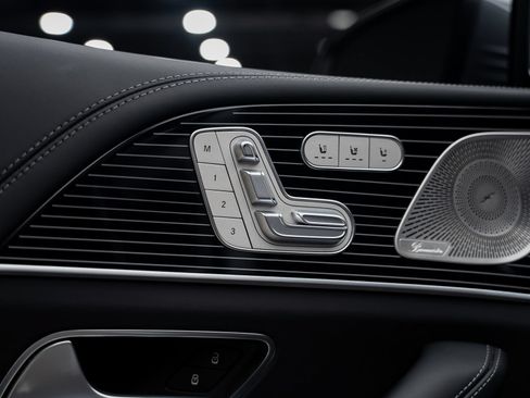 Used 2024 Mercedes-Benz Maybach GLS 600 4MATIC image 60