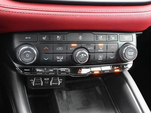 Used 2022 Dodge Durango R/T w/ Tow 'N Go Package AWD/4WD image 19
