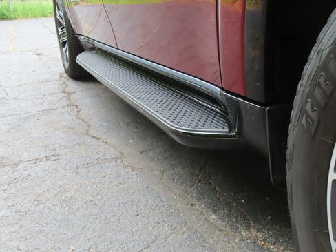 Used 2024 Jeep Wagoneer L Series II w/ Flexible Seating Group image 15