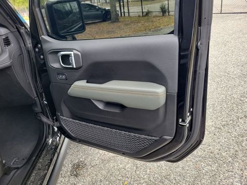 Used 2024 Jeep Gladiator Mojave w/ Safety Group image 33