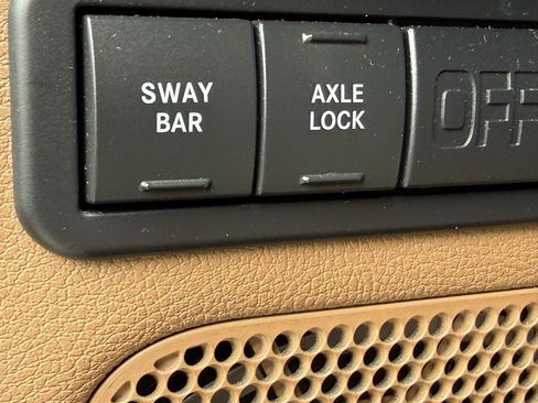 Used 2011 Jeep Wrangler Unlimited Rubicon w/ Connectivity Group image 18