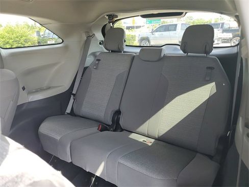 Used 2022 Toyota Sienna LE image 10