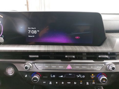Used 2023 Kia Telluride AWD image 20
