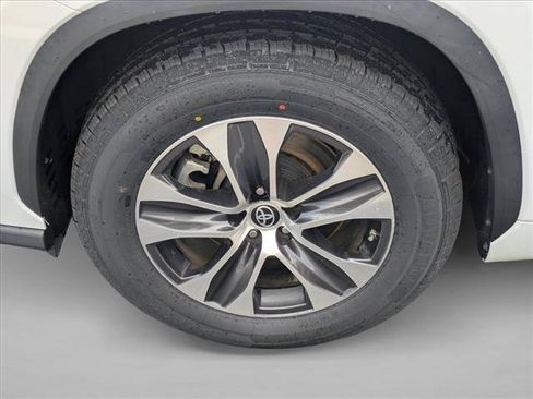 Used 2023 Toyota Highlander XLE FWD image 21