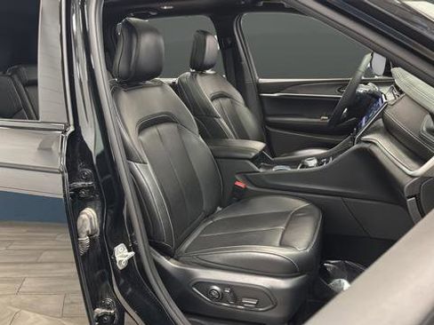 Used 2024 Jeep Grand Cherokee Limited w/ Luxury Tech Group II AWD/4WD image 23