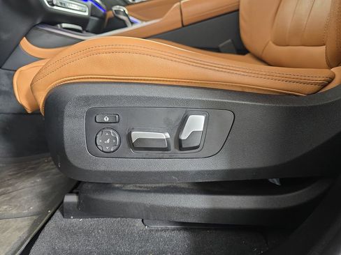 Used 2022 BMW X7 xDrive40i w/ Premium Package AWD/4WD image 33