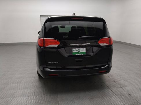 Used 2024 Chrysler Voyager LX FWD image 6
