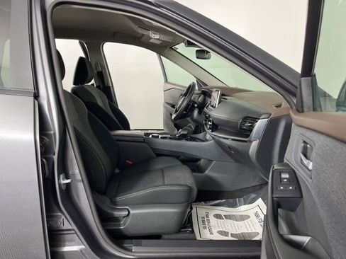 Used 2023 Nissan Rogue SV image 38