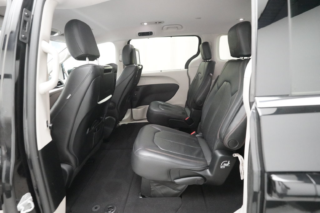 Used 2017 Chrysler Pacifica Touring-L Plus FWD image 16