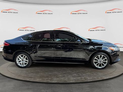 Used 2017 Ford Fusion SE w/ Fusion SE Technology Package FWD image 6
