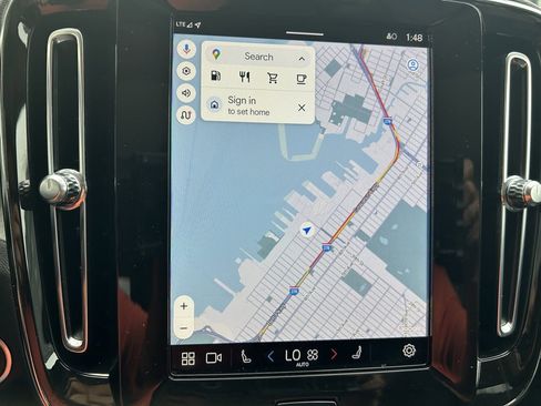 Certified 2025 Volvo XC40 B5 Plus w/ Climate Package image 29