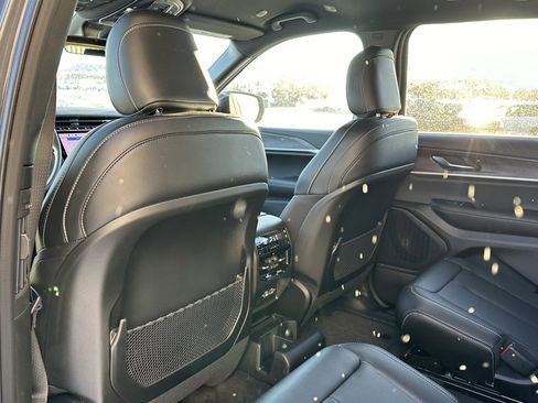 New 2025 Jeep Grand Cherokee L Limited image 11