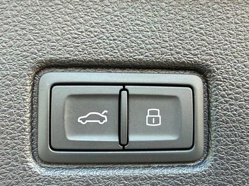 Used 2023 Audi SQ7 Prestige AWD/4WD image 38