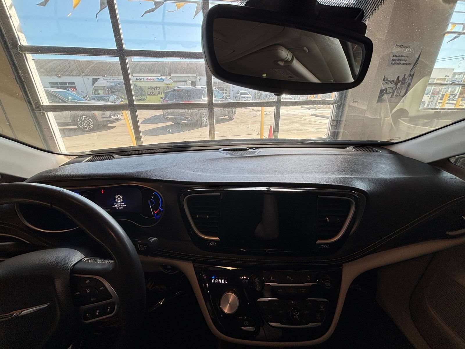 Used 2023 Chrysler Pacifica Touring-L FWD image 37