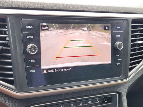 Used 2021 Volkswagen Atlas Cross Sport SE w/ Panoramic Sunroof Package FWD image 19