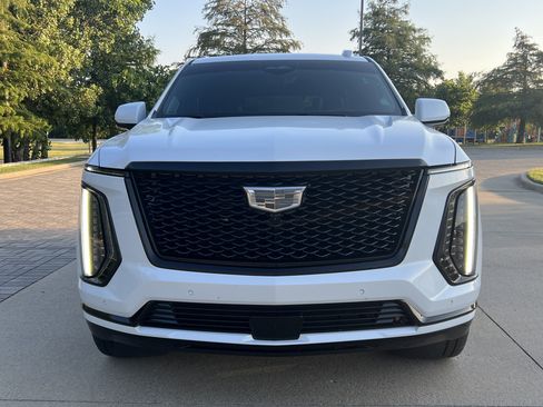 Used 2026 Cadillac Escalade Platinum Sport w/ LPO, ONYX Package AWD/4WD image 3