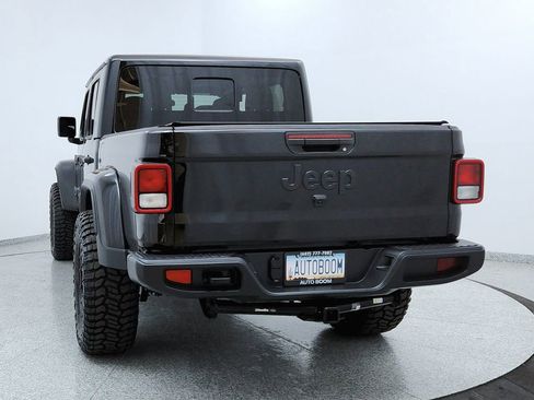 Used 2025 Jeep Gladiator Sport image 4