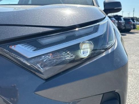 Used 2022 Toyota RAV4 XLE Premium image 11