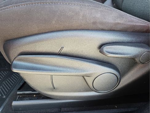 Used 2019 Jeep Cherokee Latitude w/ Popular Appearance Group image 15