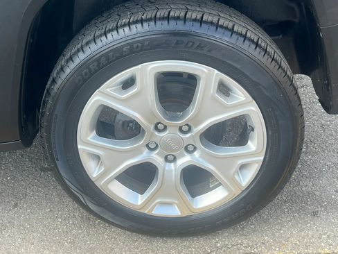 Used 2020 Jeep Renegade Limited AWD/4WD image 10