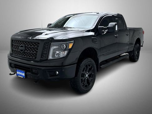 Used 2019 Nissan Titan SV w/ SV Convenience Package image 1