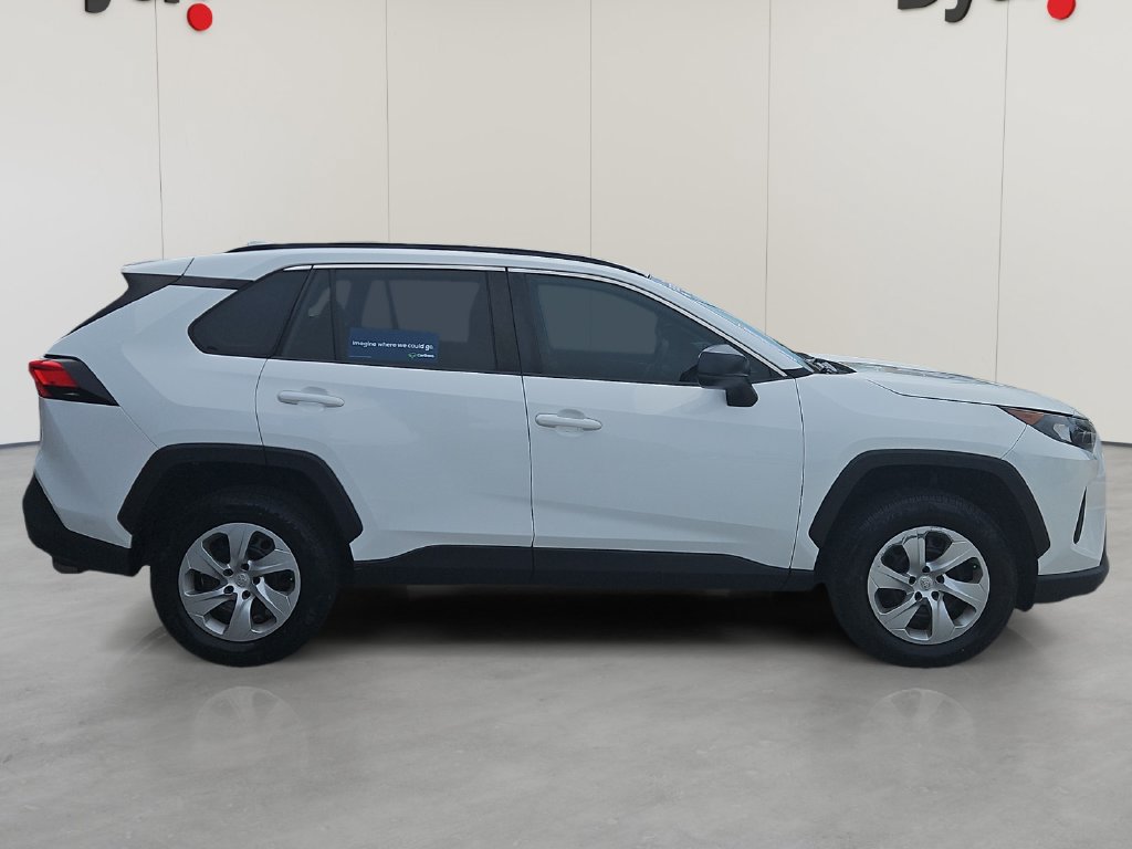 Used 2021 Toyota RAV4 LE FWD image 6