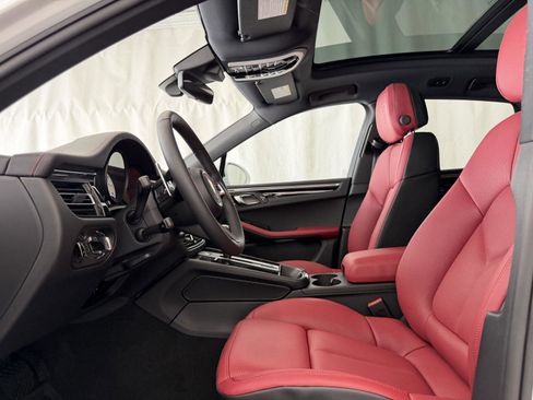 New 2026 Porsche Macan image 5