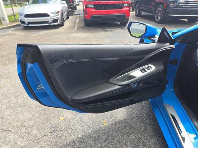 Used 2021 Chevrolet Corvette Stingray Coupe w/ Body-Color Dual Roof Package RWD image 9