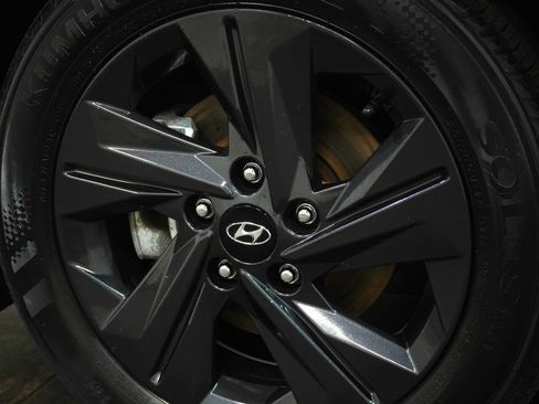 Used 2023 Hyundai Elantra SEL w/ Preferred Accessory Package FWD image 10