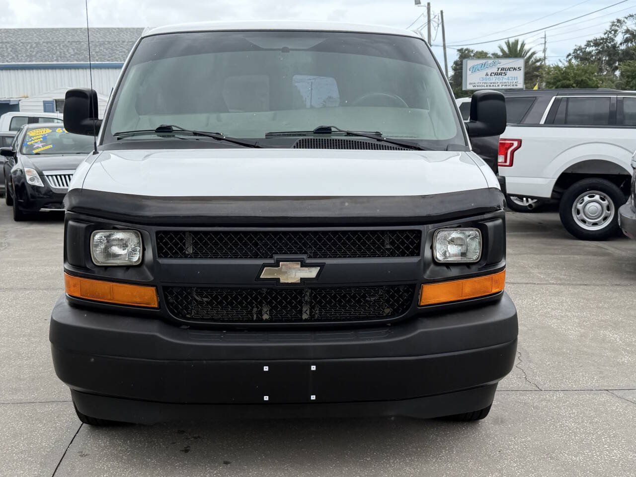 Used 2017 Chevrolet Express 2500 Extended RWD image 3