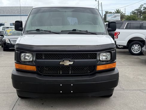 Used 2017 Chevrolet Express 2500 Extended RWD image 3