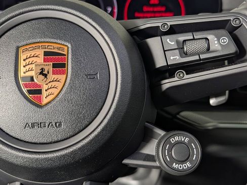 Certified 2025 Porsche Cayenne S image 40
