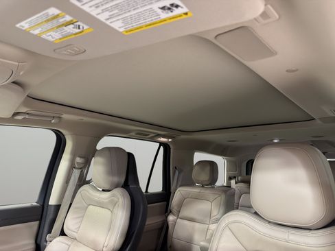 Used 2023 Lincoln Navigator Reserve AWD/4WD image 14