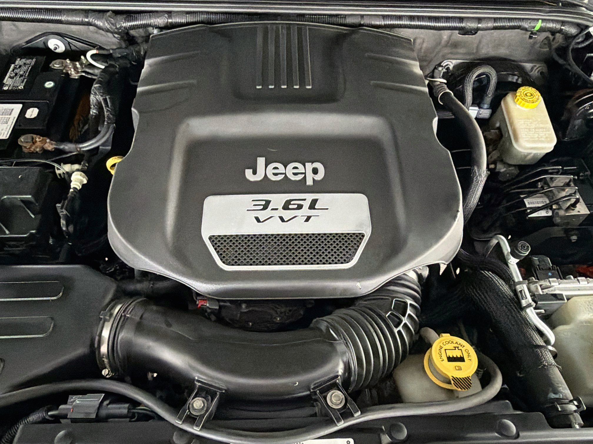 Used 2013 Jeep Wrangler Unlimited Sahara w/ Connectivity Group AWD/4WD image 29