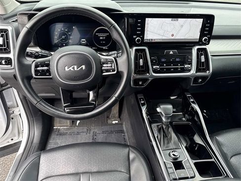 Used 2023 Kia Sorento SX image 18
