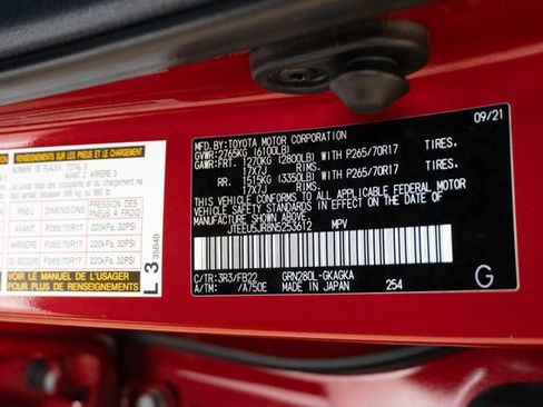 Used 2022 Toyota 4Runner SR5 RWD image 33