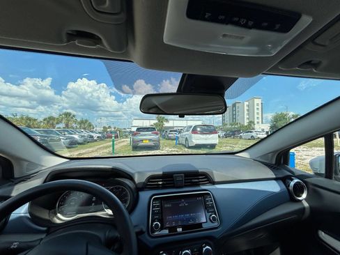Used 2025 Nissan Versa SV FWD image 33