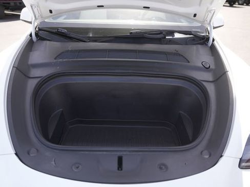 Used 2022 Tesla Model Y Long Range image 31