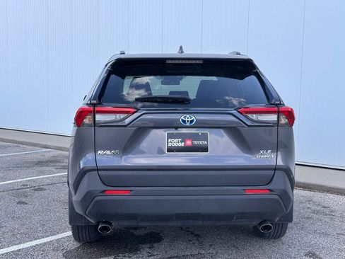 Used 2022 Toyota RAV4 XLE Premium AWD/4WD image 4