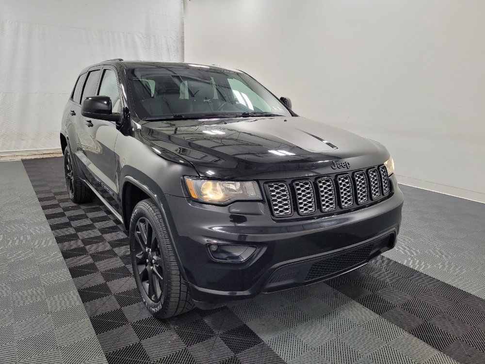 Used 2019 Jeep Grand Cherokee Altitude AWD/4WD image 13