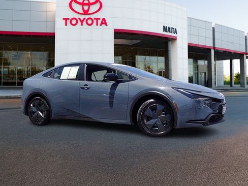 Certified 2024 Toyota Prius LE FWD image 4
