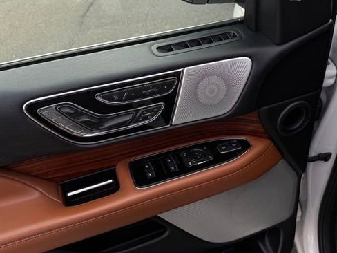 Used 2018 Lincoln Navigator Reserve w/ Technology Package AWD/4WD image 13
