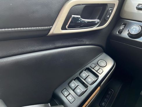 Used 2018 GMC Yukon Denali image 46