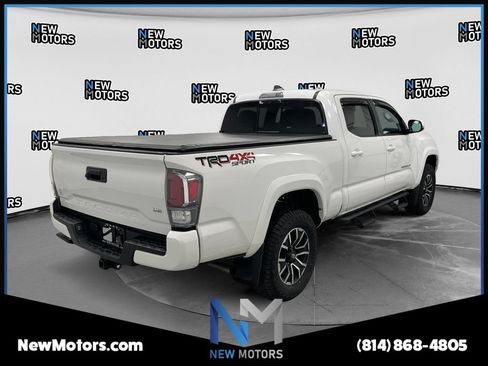 Used 2022 Toyota Tacoma TRD Sport AWD/4WD image 4