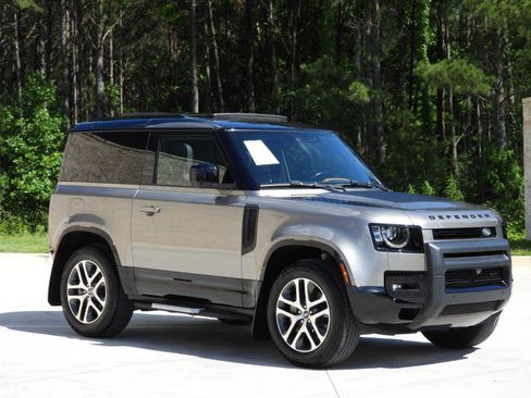 Used 2023 Land Rover Defender 90 X-Dynamic SE AWD/4WD image 32