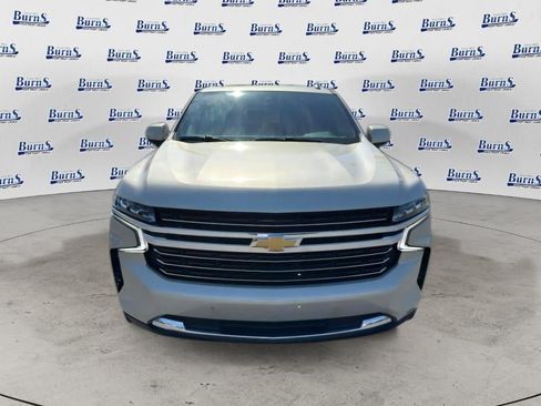 Used 2024 Chevrolet Suburban LT RWD image 2