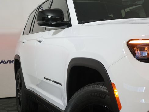 New 2025 Jeep Grand Cherokee L Altitude image 3