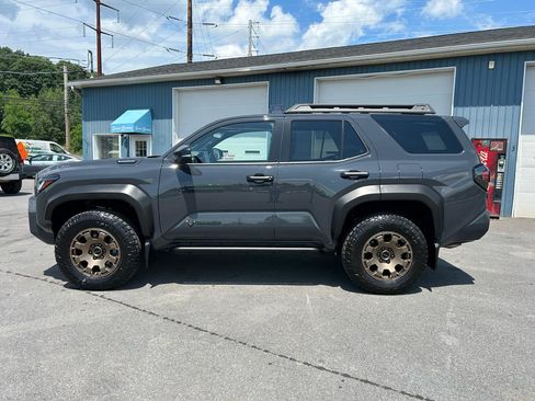 Used 2025 Toyota 4Runner Trailhunter AWD/4WD image 2